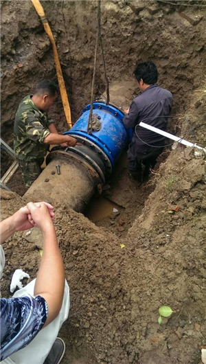 电磁流量计的现场安装图